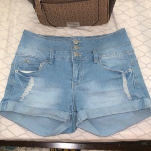 High waisted, stretchy 🍑 shorts